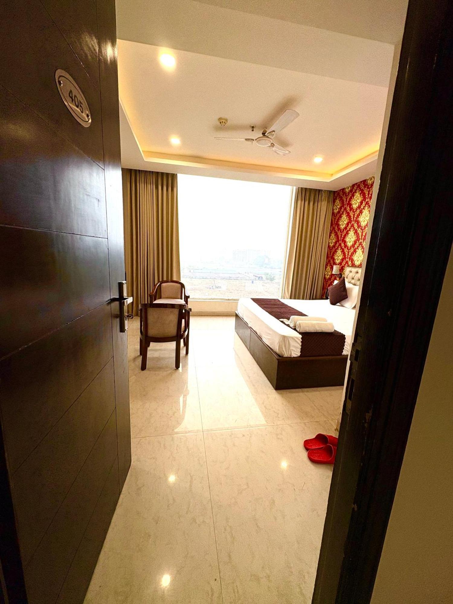 Hotel Northview Park By Lycoris !! Top Rated & Most Awarded Property In Tricity Zirakpur Экстерьер фото