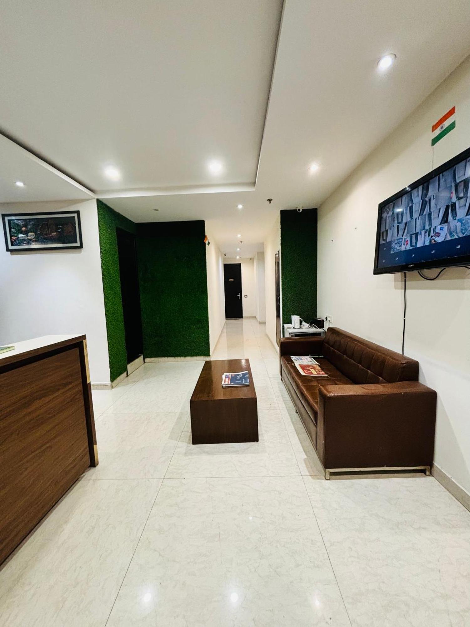 Hotel Northview Park By Lycoris !! Top Rated & Most Awarded Property In Tricity Zirakpur Экстерьер фото