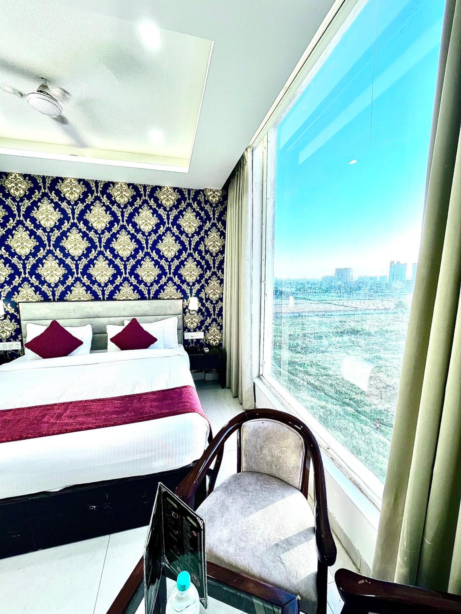 Hotel Northview Park By Lycoris !! Top Rated & Most Awarded Property In Tricity Zirakpur Экстерьер фото