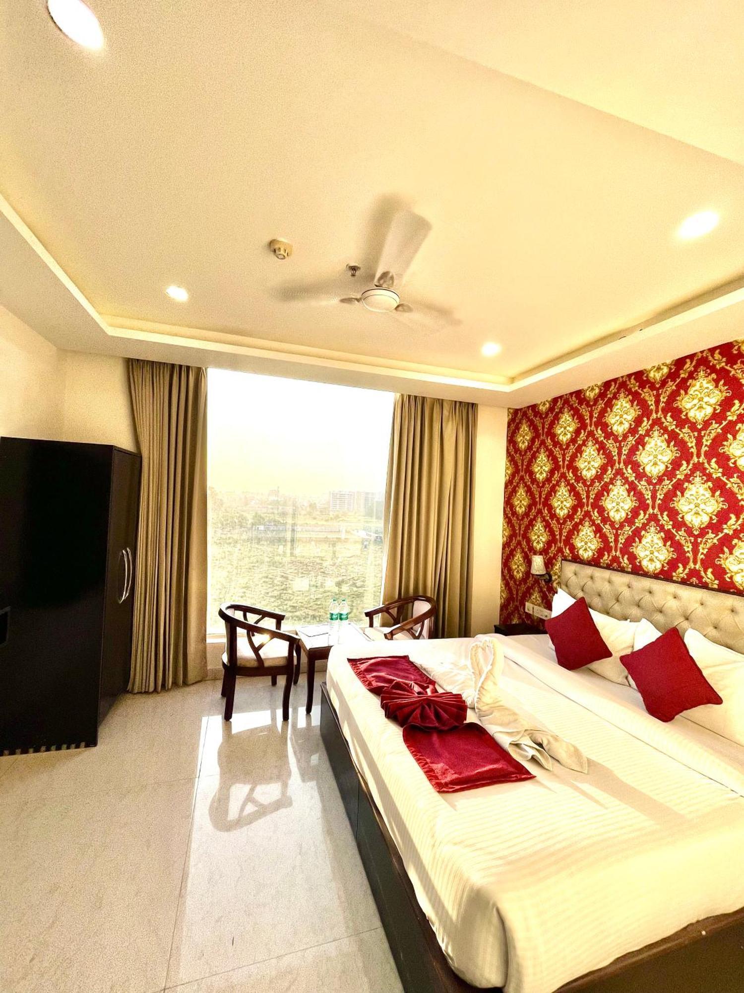 Hotel Northview Park By Lycoris !! Top Rated & Most Awarded Property In Tricity Zirakpur Экстерьер фото